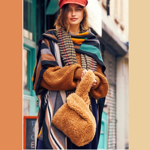 Free People Handbags - FREE PEOPLE TEDDY FLUFFY TOTE